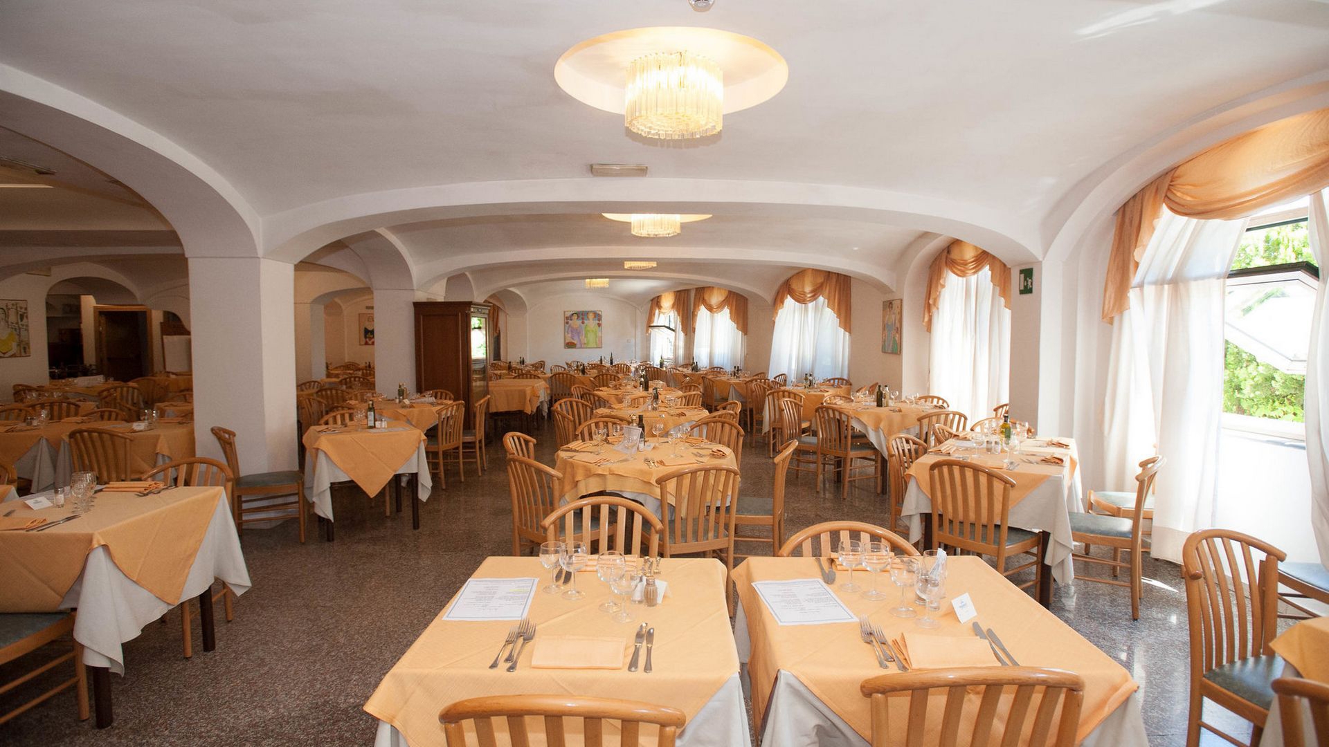 Prenota ora la tua vacanza di Giugno ad Ischia in Dimhotels Hotel President Terme
